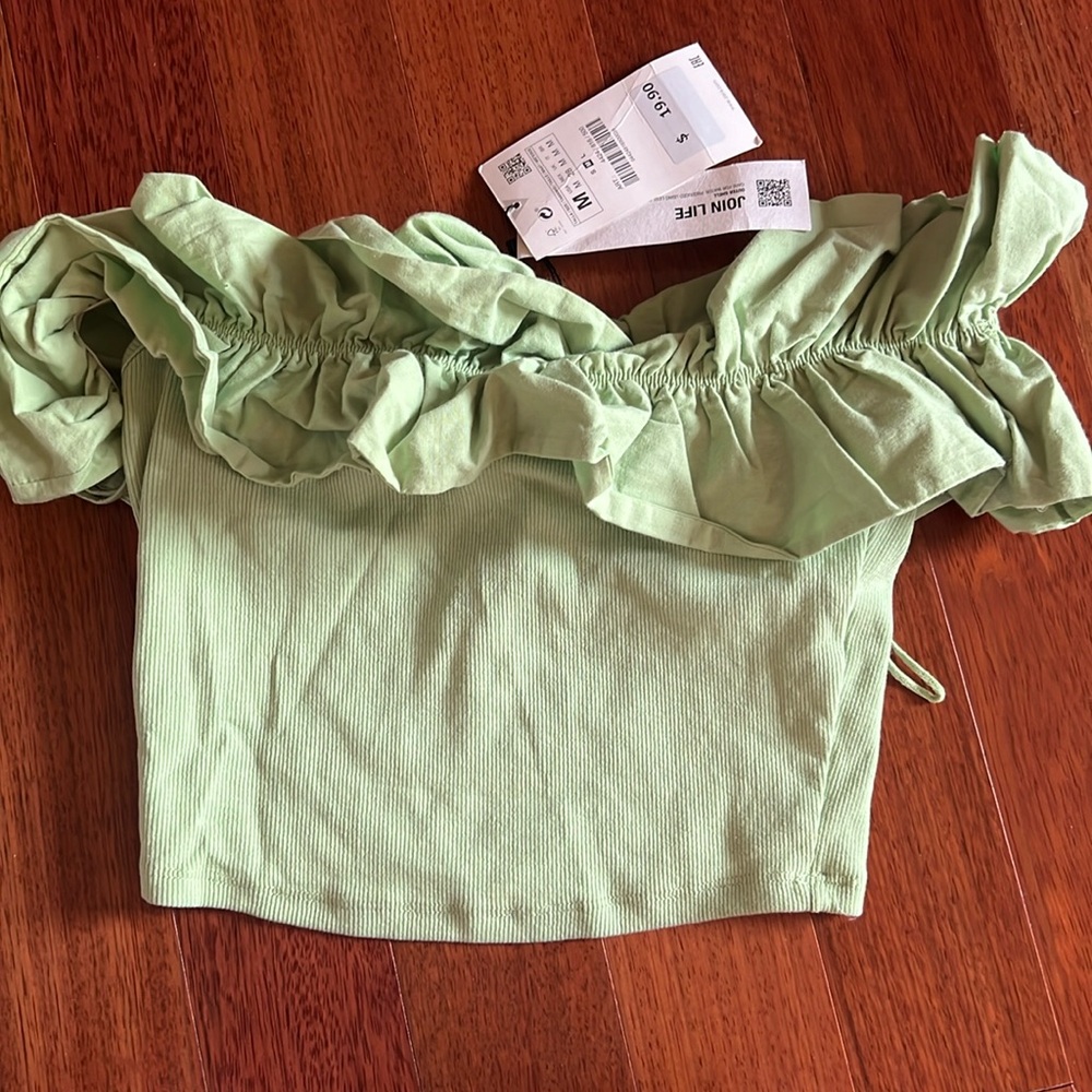 NWT!! Zara Ruffle top